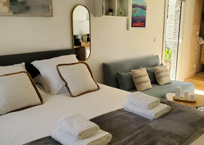 Annecy Poisy Studio A 9 Minutes Du Lac Annecy Avec Piscine Privee
